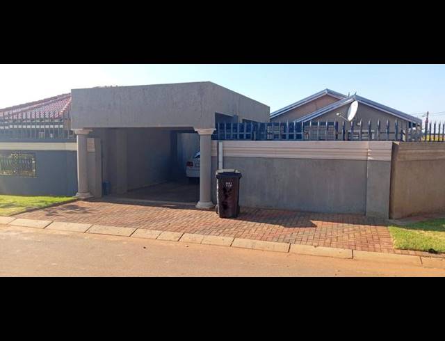 3 BEDROOM HOUSE FOR SALE IN PROTEA GLEN